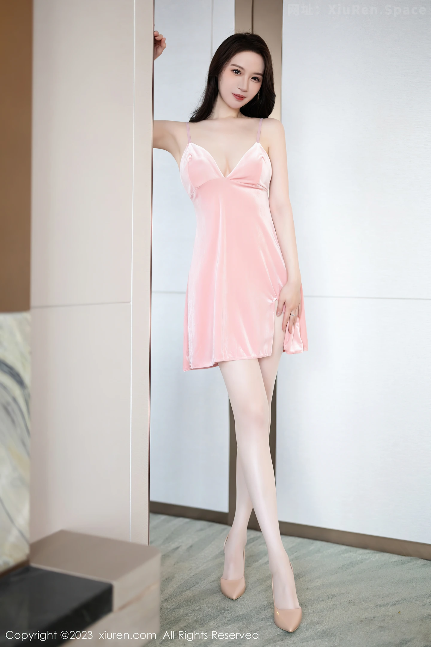 图片[2]-[XiuRen秀人网]VOL.7182 模特梦心玥性感粉色吊带短裙+黑色薄纱轻透连体衣惹火诱惑写真83P-秀人网官方网站